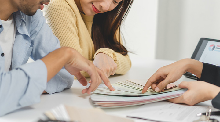 couple-planning-to-apply-for-a-loan-with-the-best-renovation-loan-interest-in-Singapore